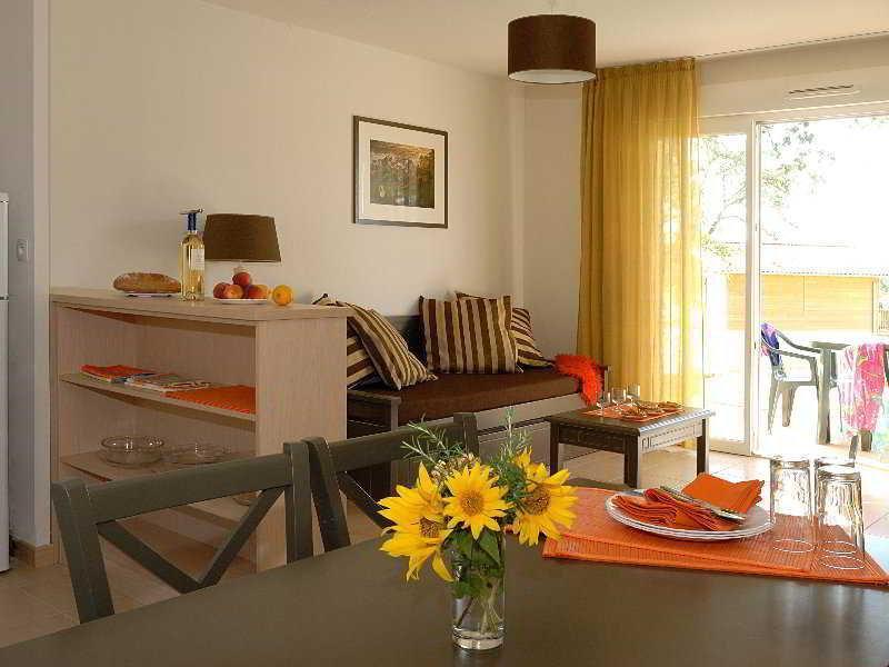 Madame Vacances - Residence Du Golf D'Armagnac Eauze エクステリア 写真